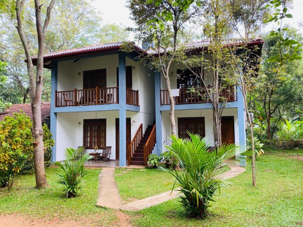 Isanka Lion Lodge Sigiriya Exterior photo
