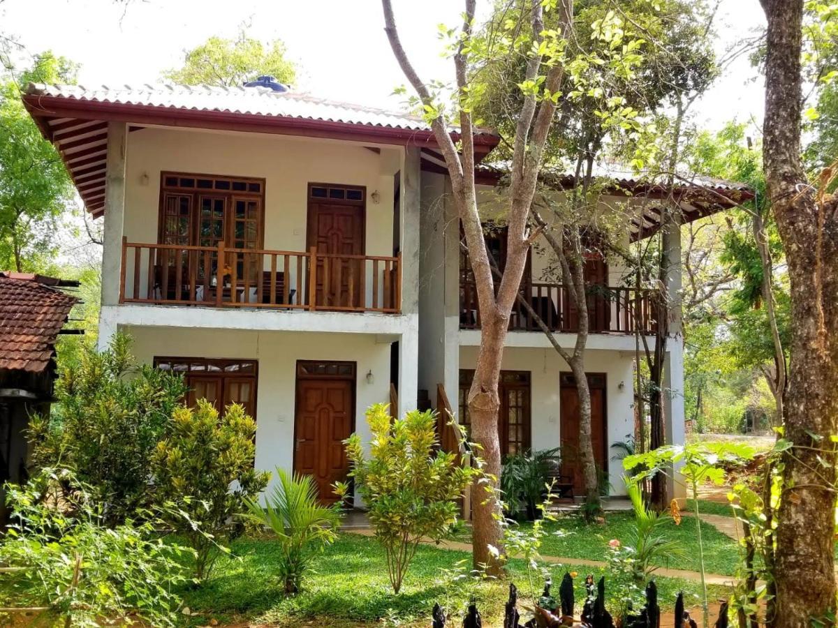 Isanka Lion Lodge Sigiriya Exterior photo