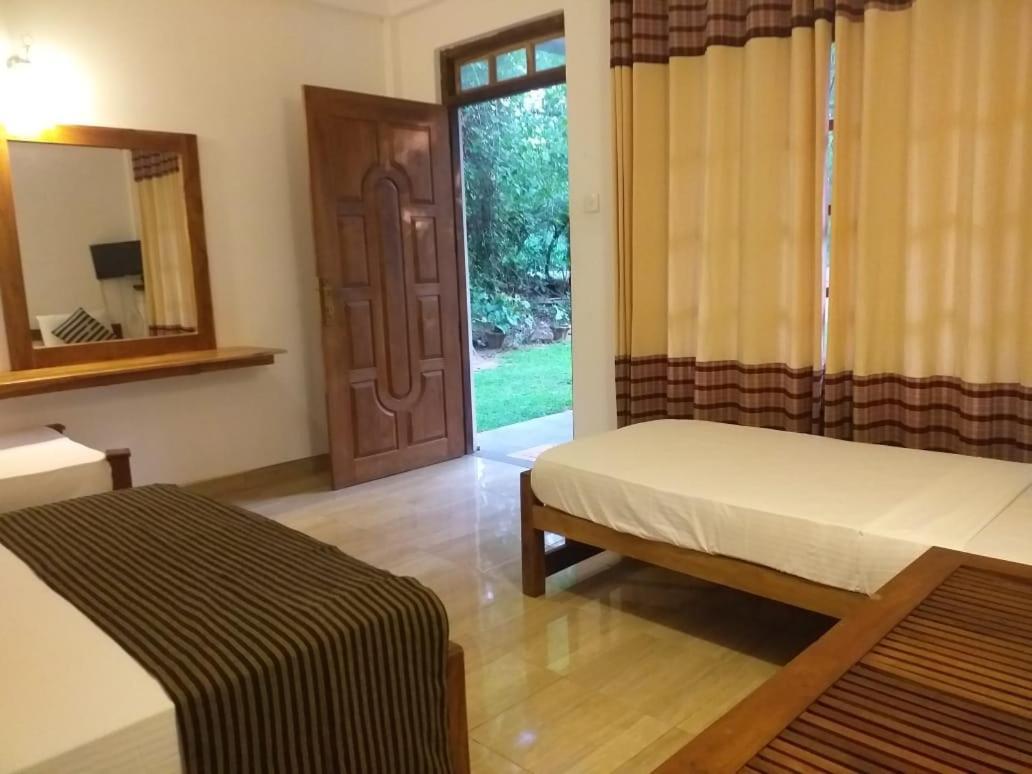 Isanka Lion Lodge Sigiriya Exterior photo