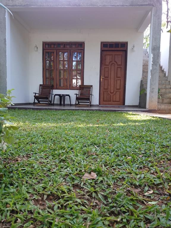 Isanka Lion Lodge Sigiriya Exterior photo